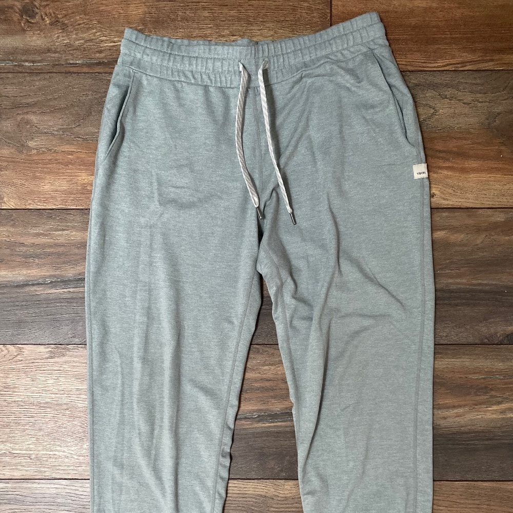 Women’s Vuori Performance Joggers in Sage Heather